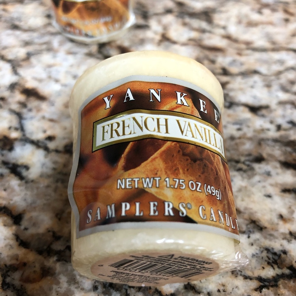1️⃣6️⃣ Pieces Assortment of Year-Round Candles 🕯️ 🥧🎅🏻☀️ - Picture 4 of 13
